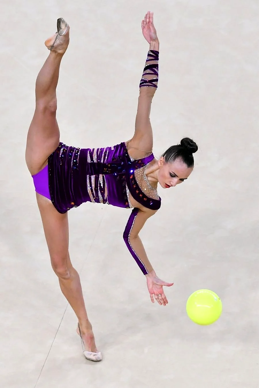 Анна Ризатдинова художественная гимнастика мяч