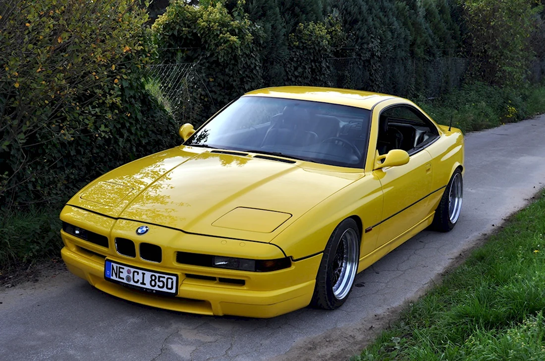 BMW e31 Yellow