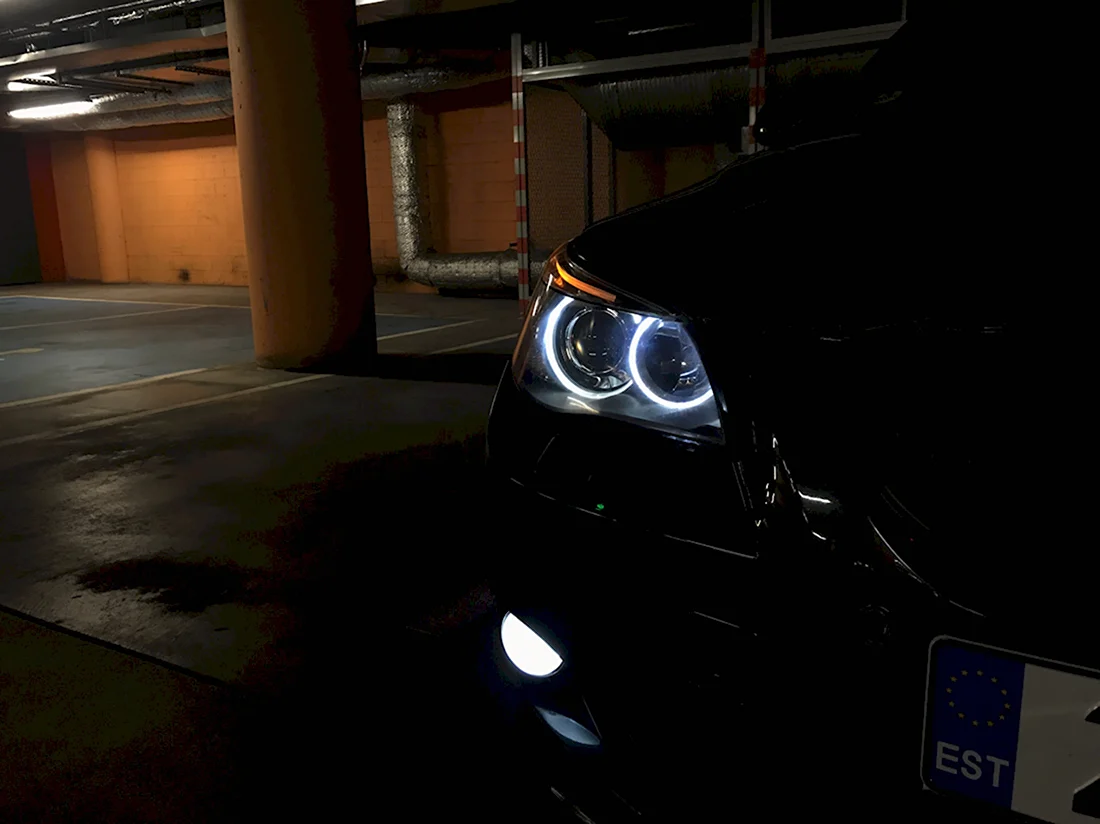 BMW e60 черная ангельские глазки