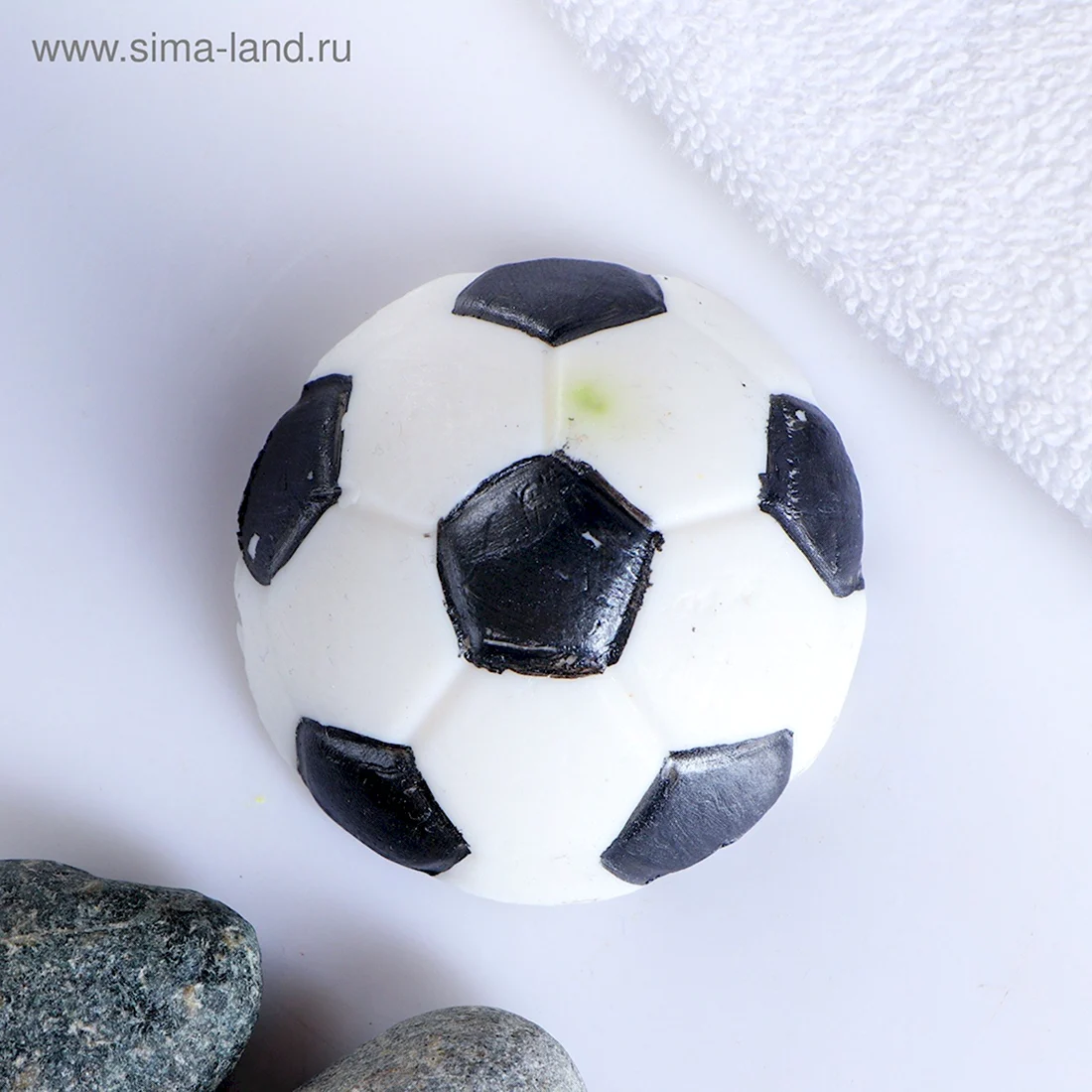 Черный футбольный мяч