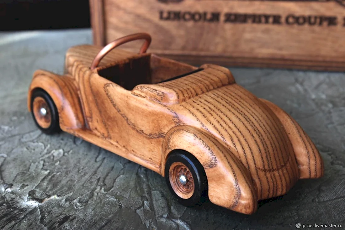 Деревянный автомобиль