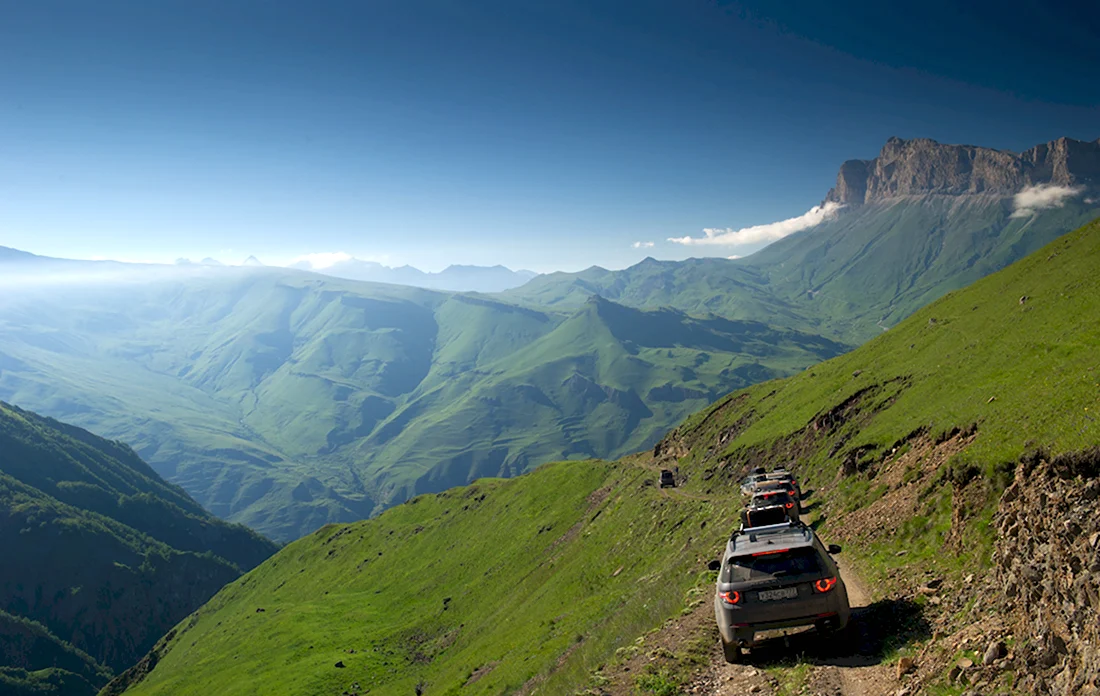Дорога в горах Кавказа