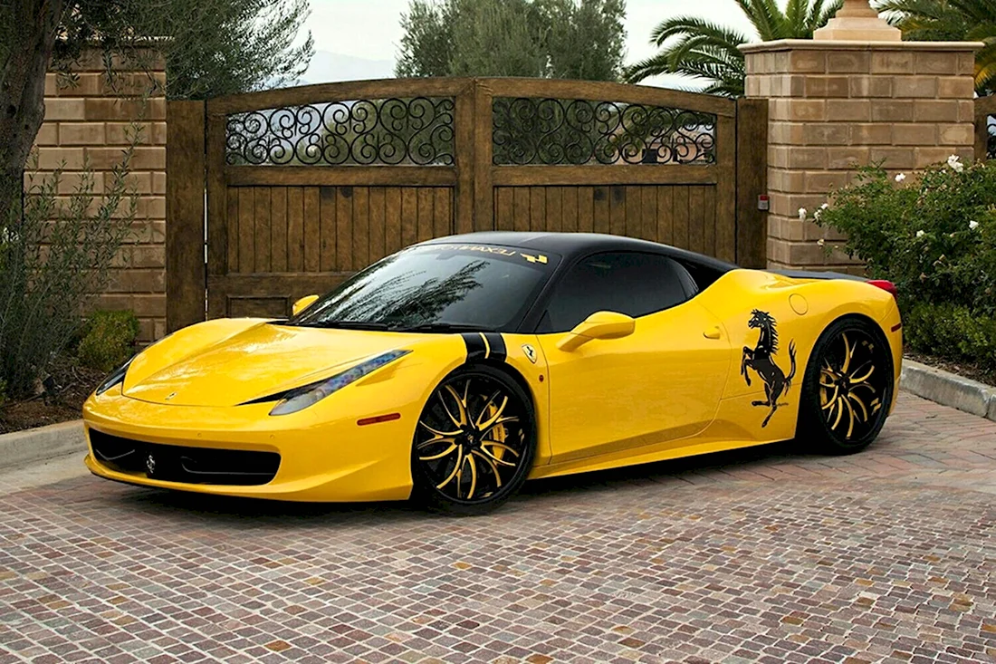 Ferrari 458 Italia черно желтая