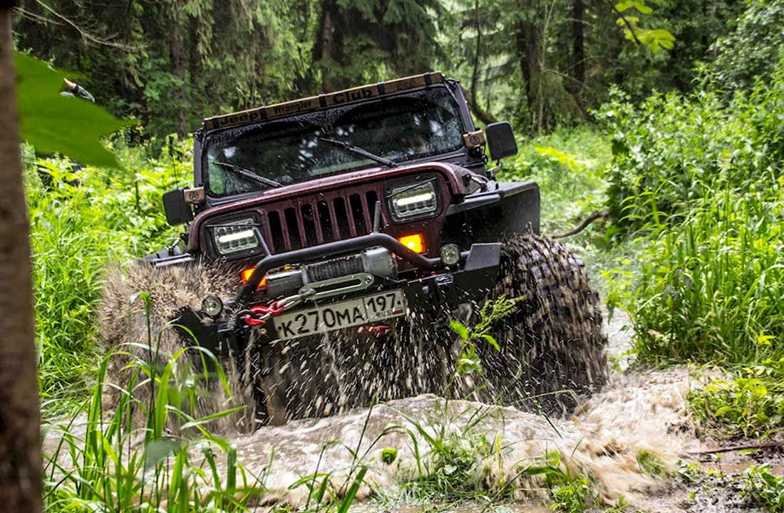 Jeep Wrangler в грязи