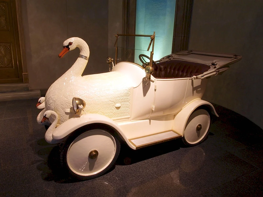 Лебеди на машину