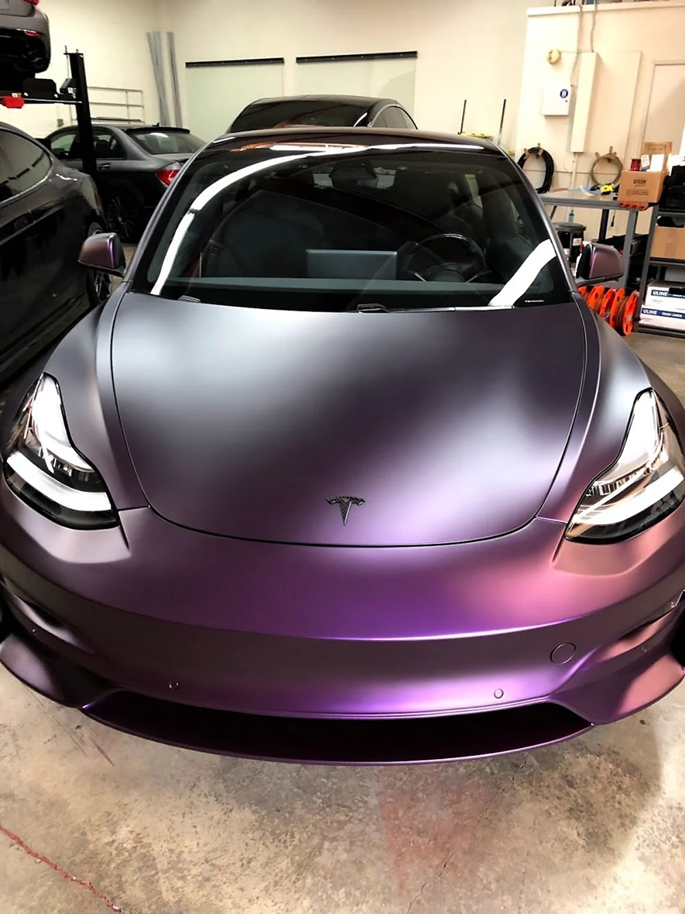 Машина Tesla model 3