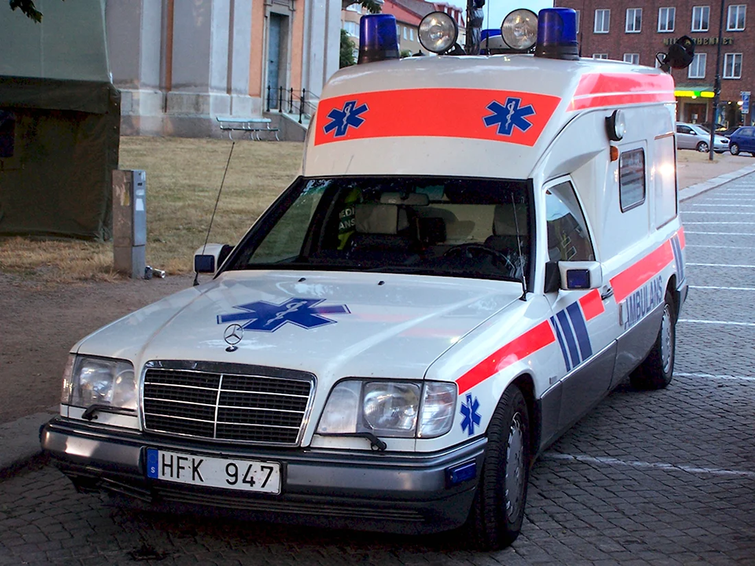 Mercedes-Benz 124 Ambulance