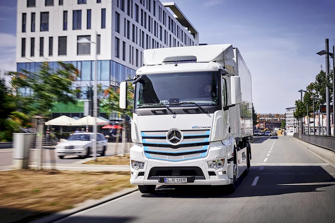 Mercedes-Benz Truck 2022