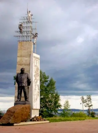 Памятник Наймушину в Братске