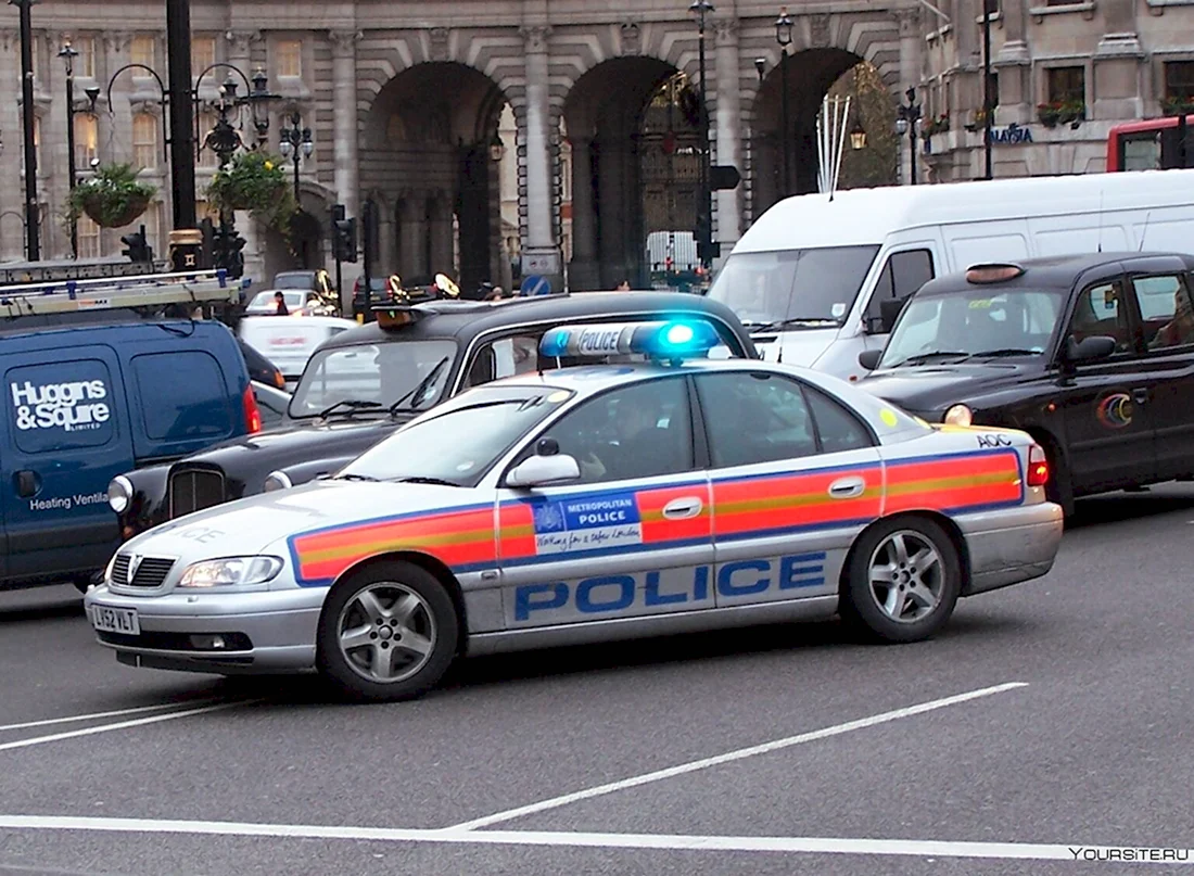 Полицейские машины Англии 1989г