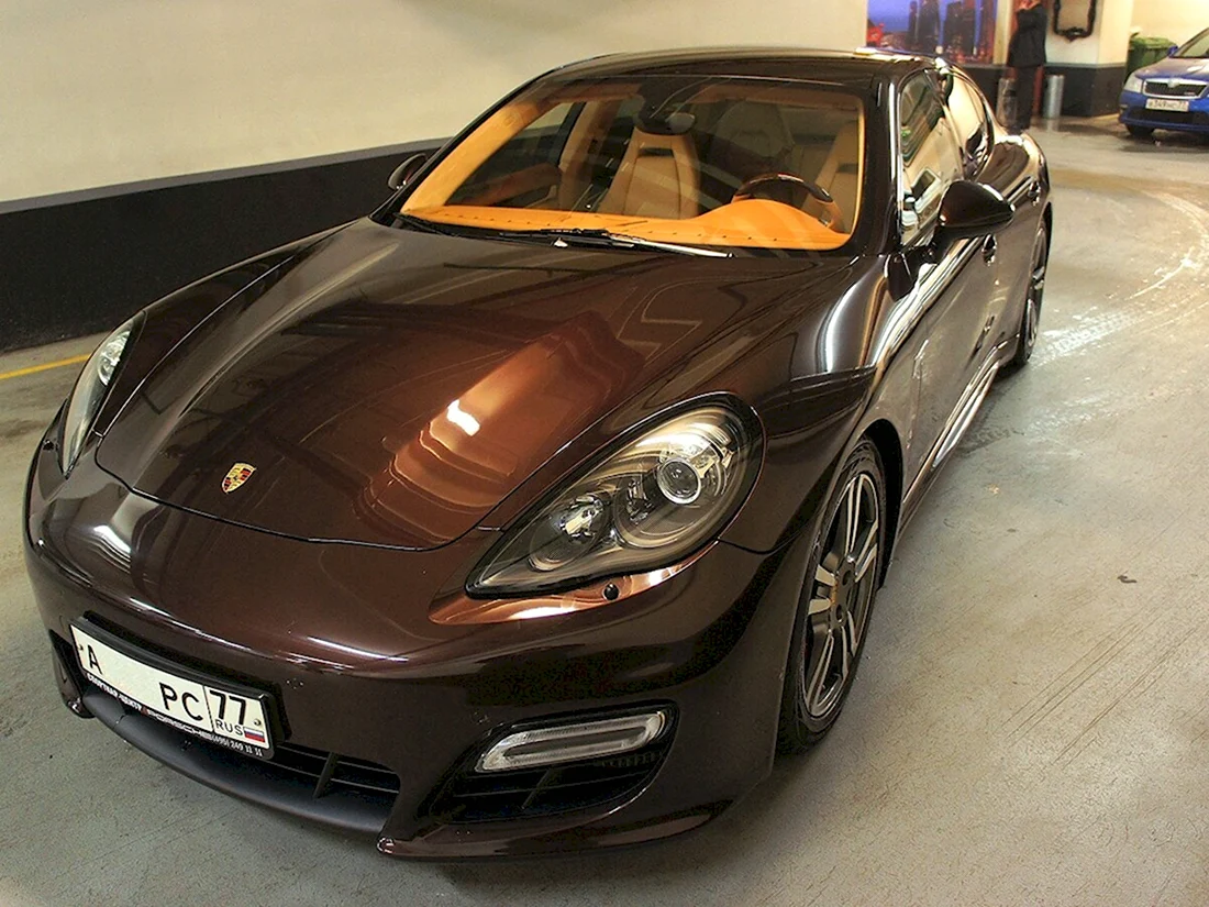 Porsche Panamera коричневый цвет
