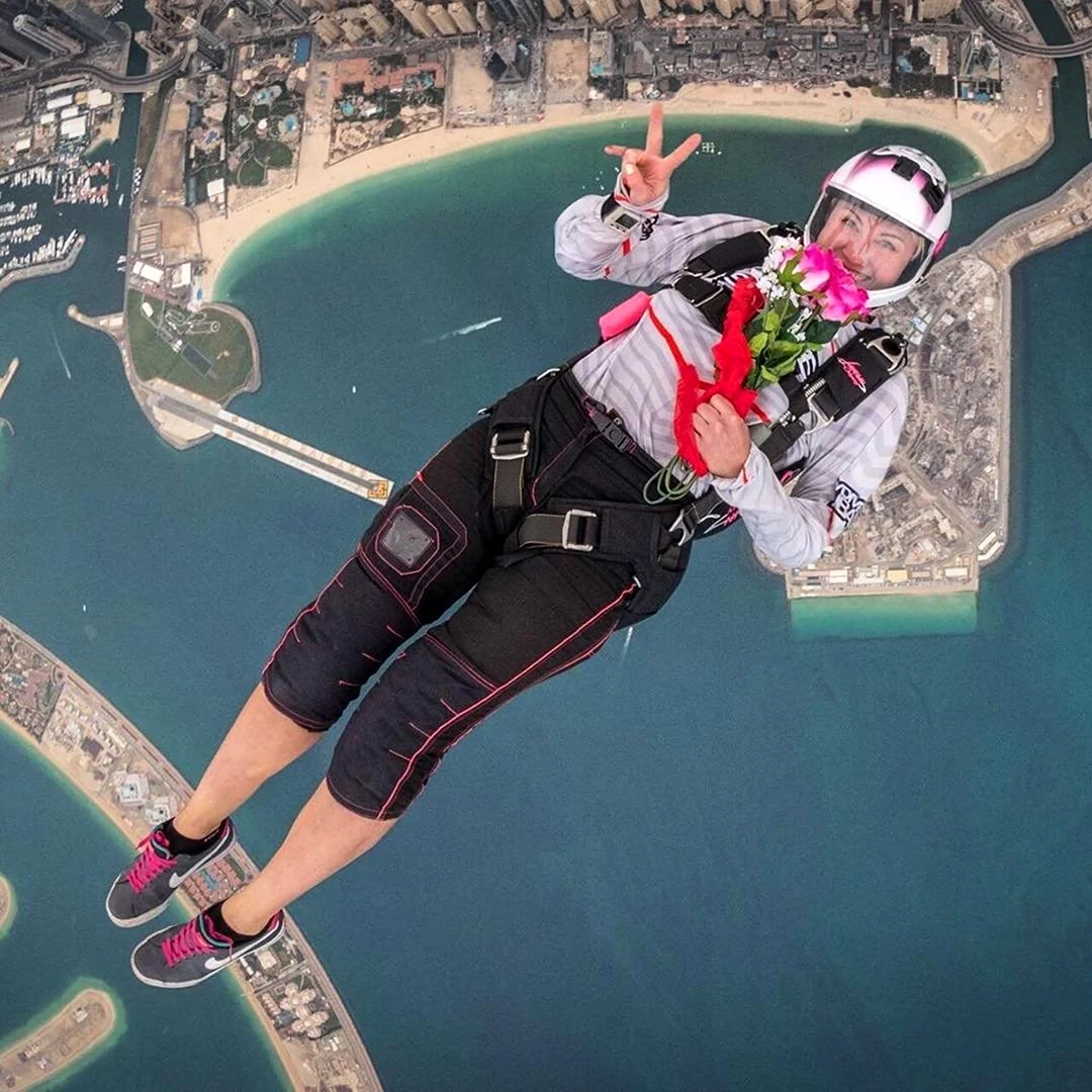 Дубай прыжки. Скайдайв Дубай Skydive Dubai. Прыжки с парашютом Skydive Dubai. Прыжок в Дубае Skydive. Ski Dubai парашют.