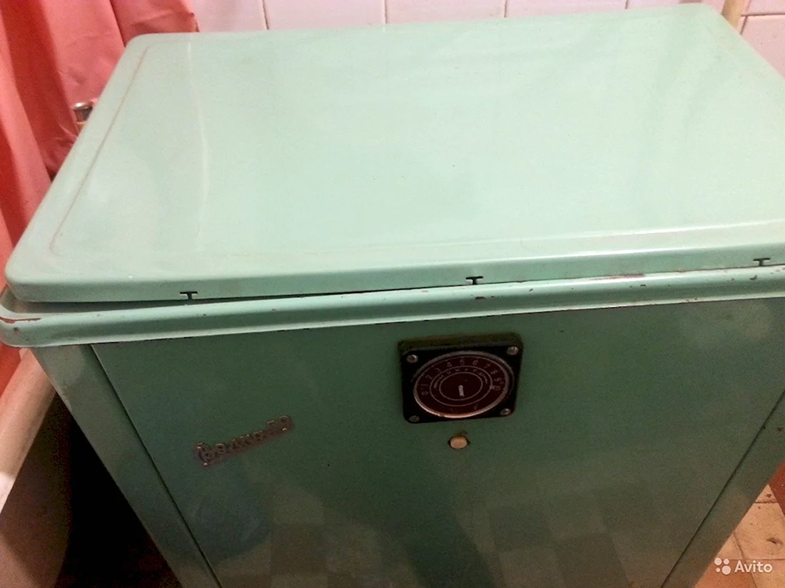 Советская активаторная стиральная машина Чайка