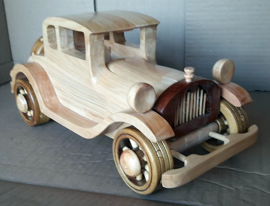 Старая деревянная машинка