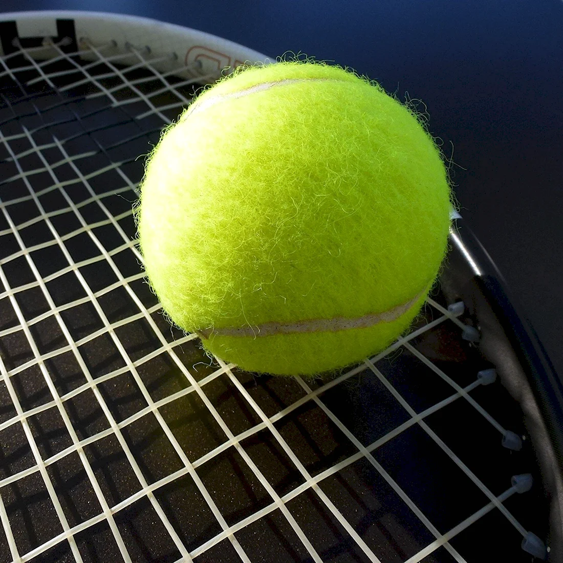Теннисный мяч из мозаики маленький