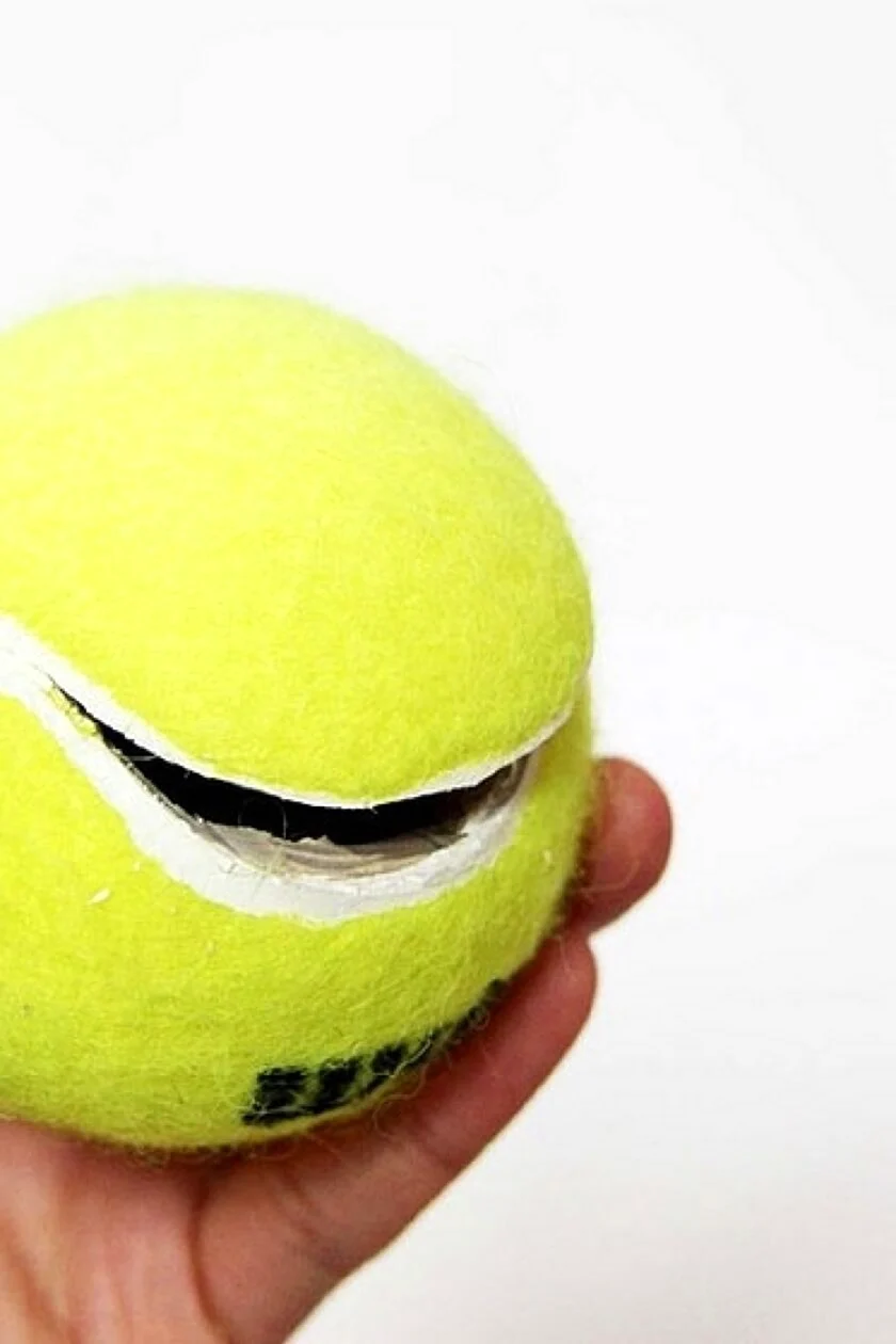 Теннисный мячик в разрезе