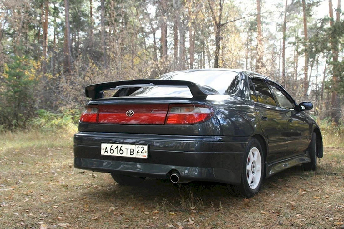 Тюнинг накладки на пороги на Toyota Carina во Владивостоке