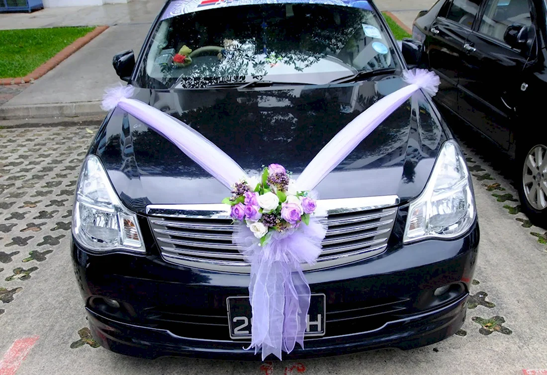 Украшение черной машины на свадьбу
