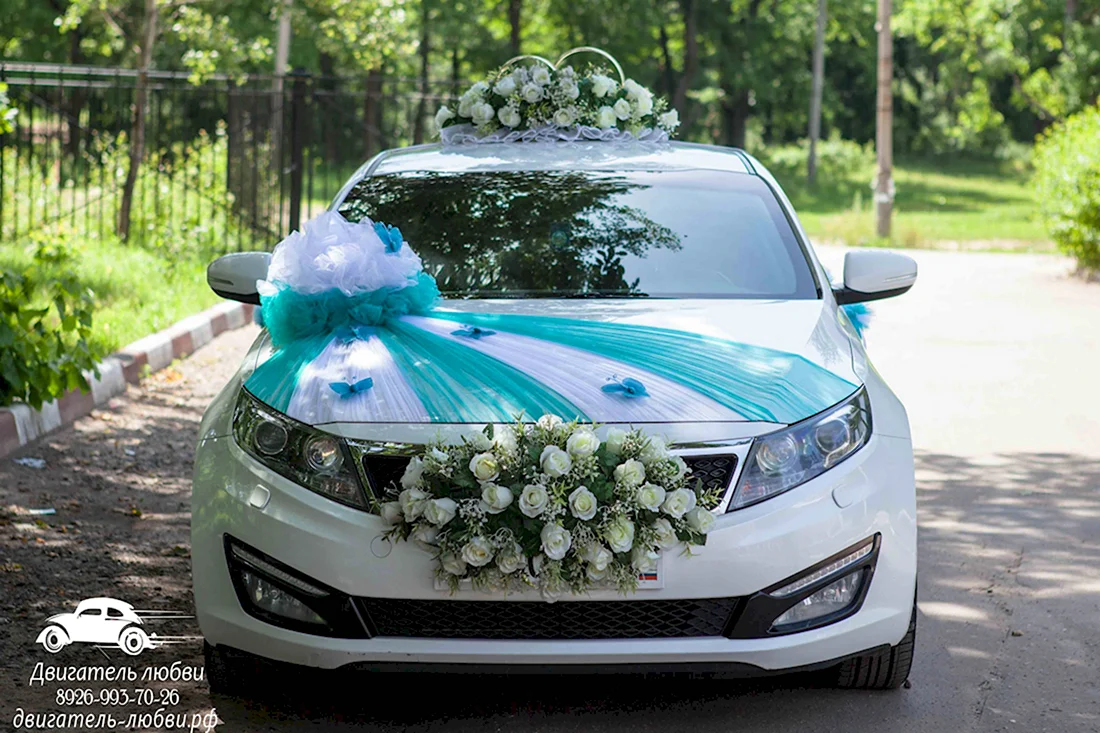 Украшение машины на свадьбу в бирюзовом цвете