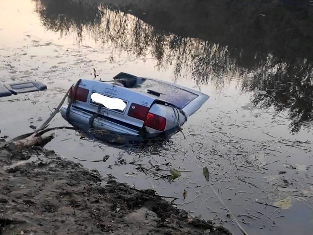 Утонула машина в Омске