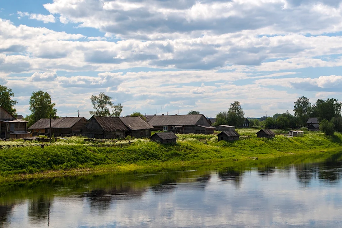 Деревня на берегу реки (41 фото)