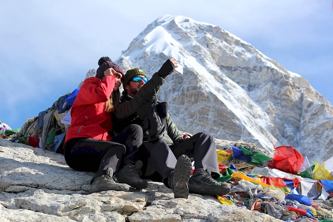 Where is everest. Радужная Долина Эверест. Долина молчания Эверест. Эверест Солнечная Долина.