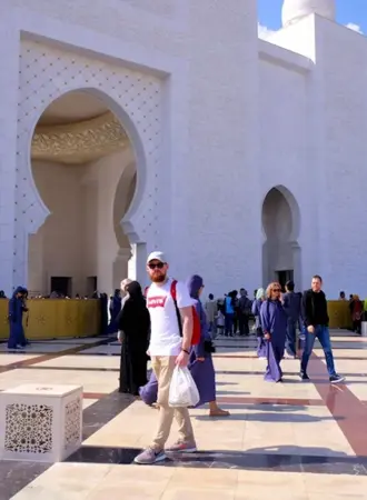 Мечеть Зайда туристы