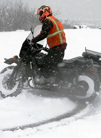 Мотоцикл Урал зимой