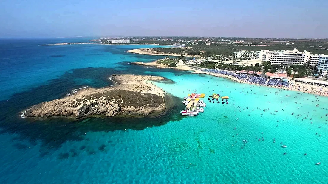 Айя напа бич. Нисси Бич Айя-Напа. Пляж Нисси Бич Кипр. Nissi Beach Айя Напа. Ланда Бич Айя Напа.