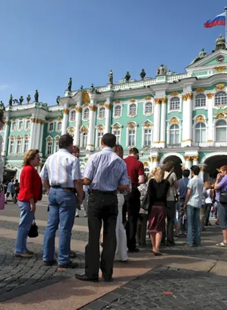 Туристы в Санкт Санкт Петербурге